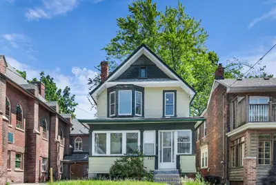 127 Waverley Road, Toronto, On M4l 3t4
