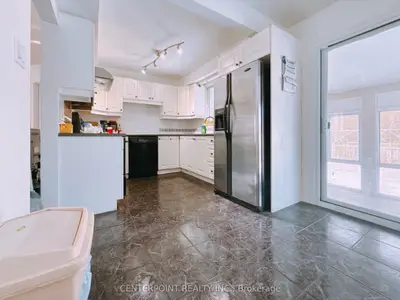 9 Oakmeadow Boulevard Apt 2, Toronto, On M1e 4g2