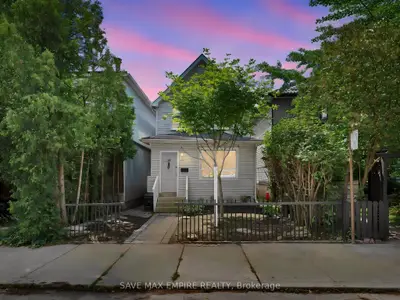 19 Minto Street, Toronto, On M4l 1b5