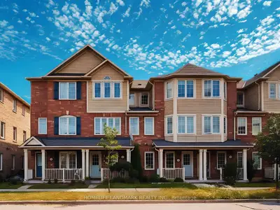 Att/Row/Townhouse in Toronto