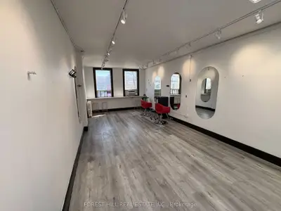 724 1/2 Queen Street E 2nd Floor, Toronto, On M4m 1h2