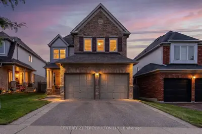 Detached in Whitby