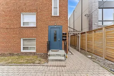 9 Bracebridge Avenue Lower, Toronto, On M4c 2x6
