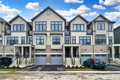 Att/Row/Townhouse in Oshawa