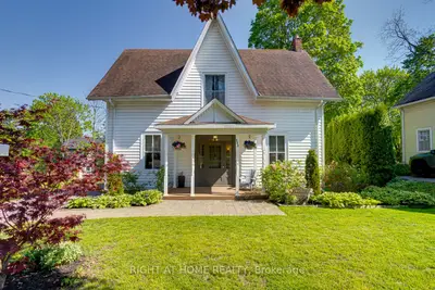 Detached in Scugog