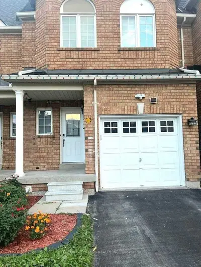Att/Row/Townhouse in Ajax