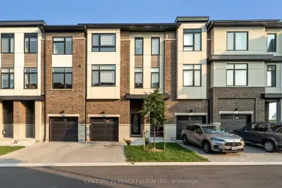 Att/Row/Townhouse in Pickering