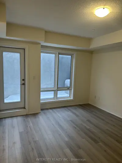 245 Mclevin Avenue 13, Toronto, On M1b 0e8