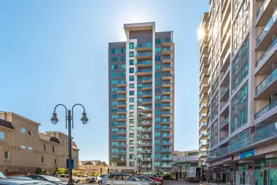 Condo Apartment in Pickering