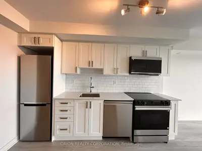 Condo Apartment in Pickering