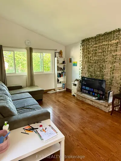 6 Mid Pines Road Upper, Toronto, On M1g 2l6