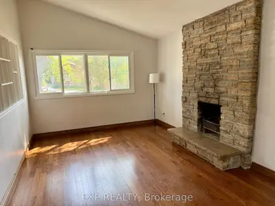 6 Mid Pines Road Upper, Toronto, On M1g 2l6