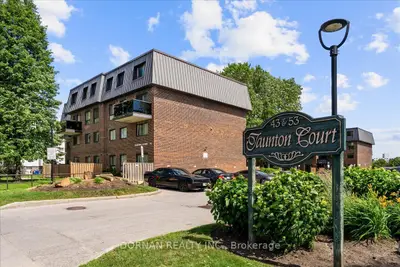 Att/Row/Townhouse in Oshawa