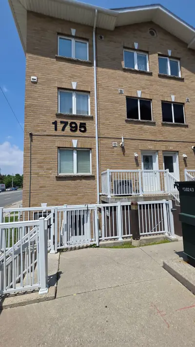Condo Townhouse in Toronto