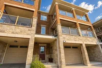 Condo Townhouse in Pickering