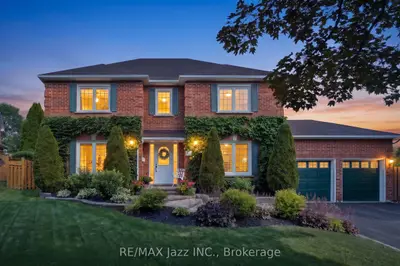 Detached in Whitby