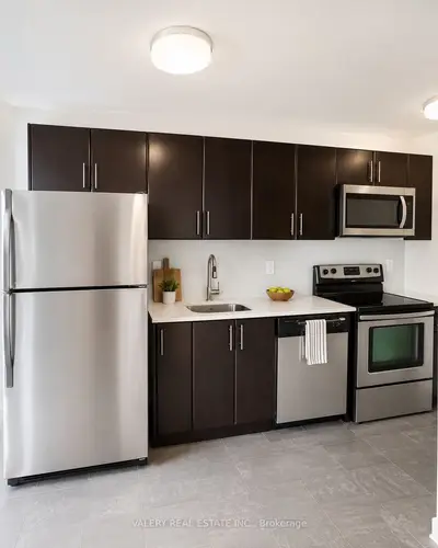 2406 Queen Street E 42, Toronto, On On M1n 1a2