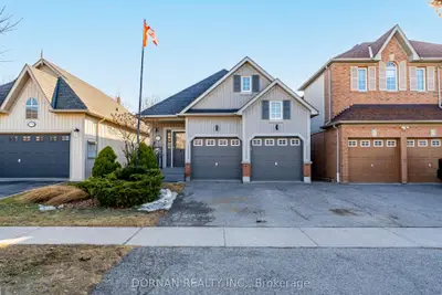 Detached in Oshawa