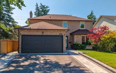 Detached in Whitby