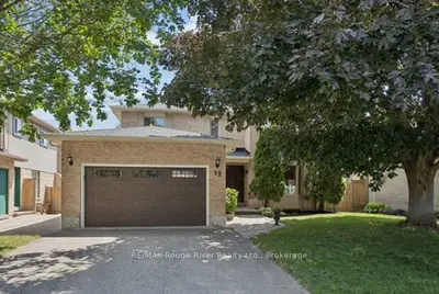 Detached in Whitby