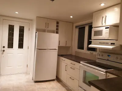 44 Guildcrest Drive Lower, Toronto, On M1j 3m4