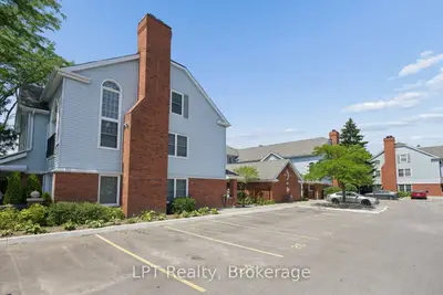 Condo Apartment in Clarington