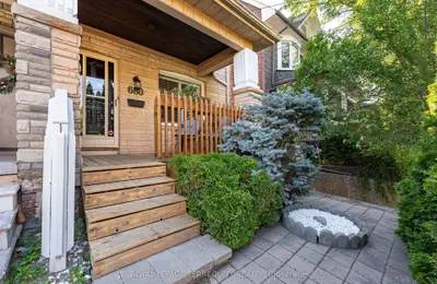 680 Woodbine Avenue, Toronto, On M4e 2j1