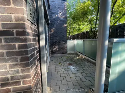 315 Village Green Square Th69, Toronto, On M1s 0l2