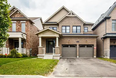 Detached in Whitby