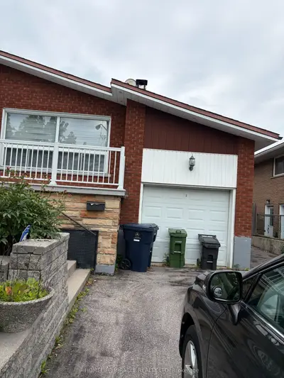 1074 Midland Avenue, Toronto, On M1k 4g9