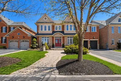 Detached in Oshawa