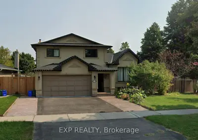 Detached in Whitby