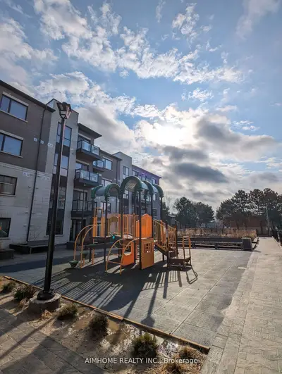 Condo Townhouse in Toronto
