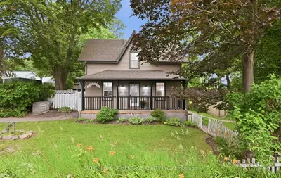 Detached in Whitby