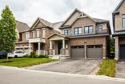 Detached in Whitby
