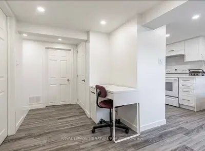 84 Peard Road 3, Toronto, On M4b 1t9