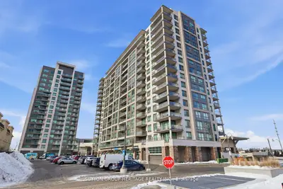 Condo Apartment in Pickering