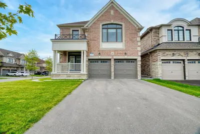 Detached in Whitby