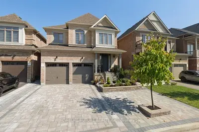 Detached in Whitby