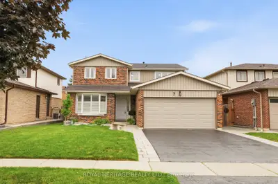 Detached in Whitby
