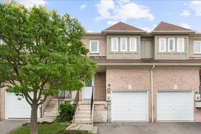 Condo Townhouse in Whitby