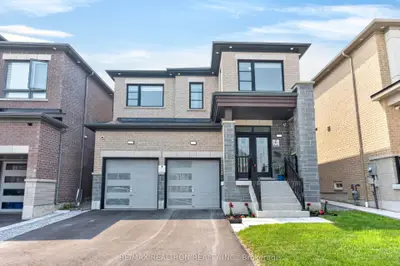 Detached in Whitby