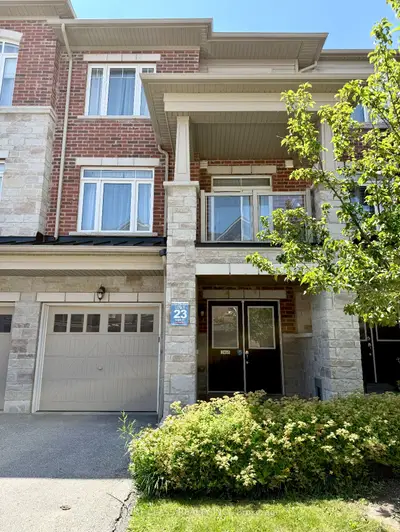 Condo Townhouse in Pickering