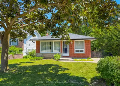 Detached in Scugog