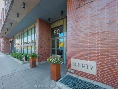 Condo Apartment in Toronto