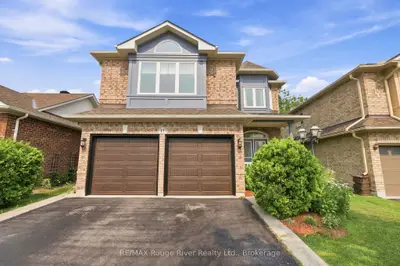 Detached in Whitby