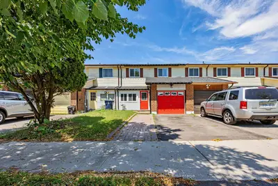 Att/Row/Townhouse in Toronto