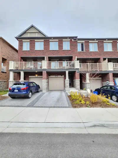 Att/Row/Townhouse in Ajax