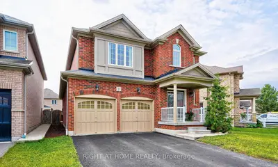 Detached in Whitby