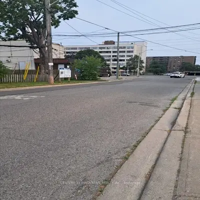 11 Centre Street, Toronto, On M1j 3b4